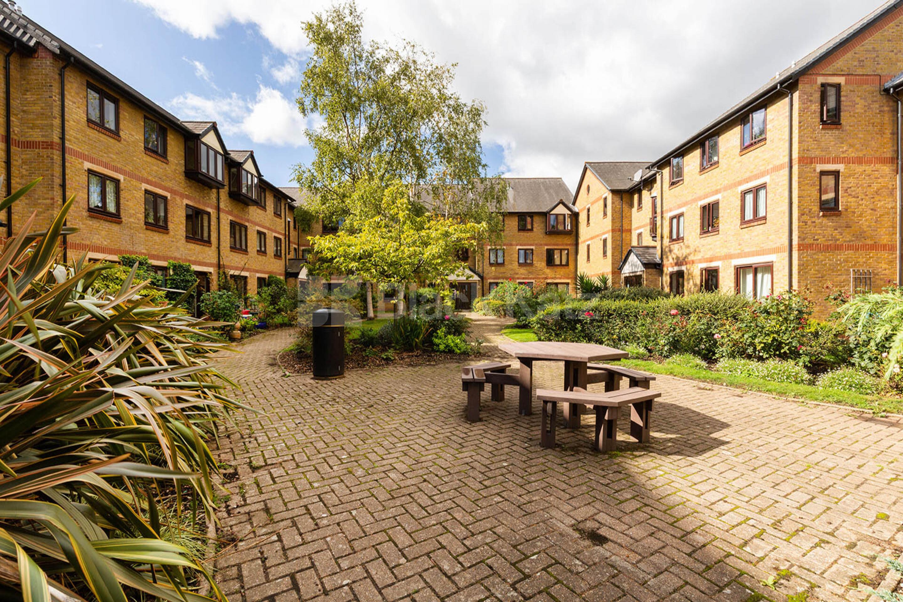 Set on the banks of the river lea a beautiful 1 bedroom property Riverside Close, Clapton  E5